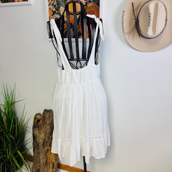 Jessica Simpson | Embroidered White V Neck Dress | M - Picture 7 of 7